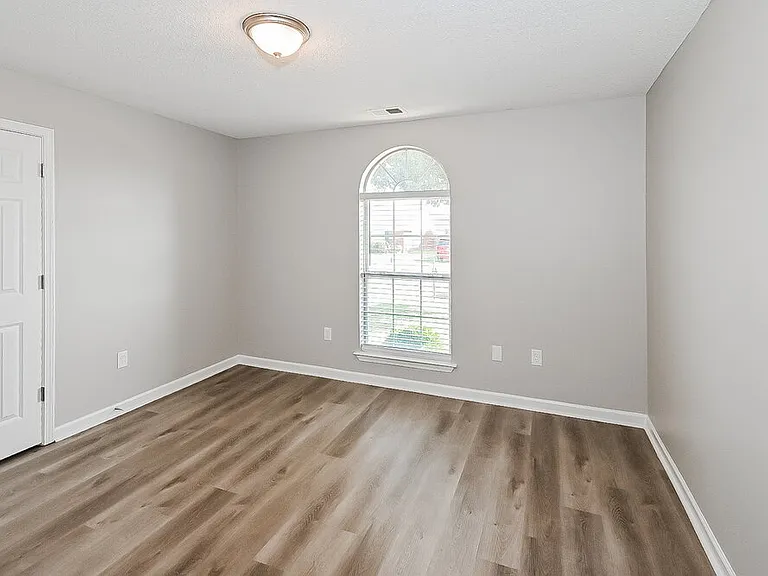 1883 Crescent Ln — Photo 11