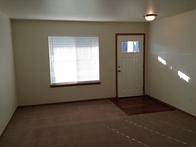 259 Bondgard Ave E — Photo 6
