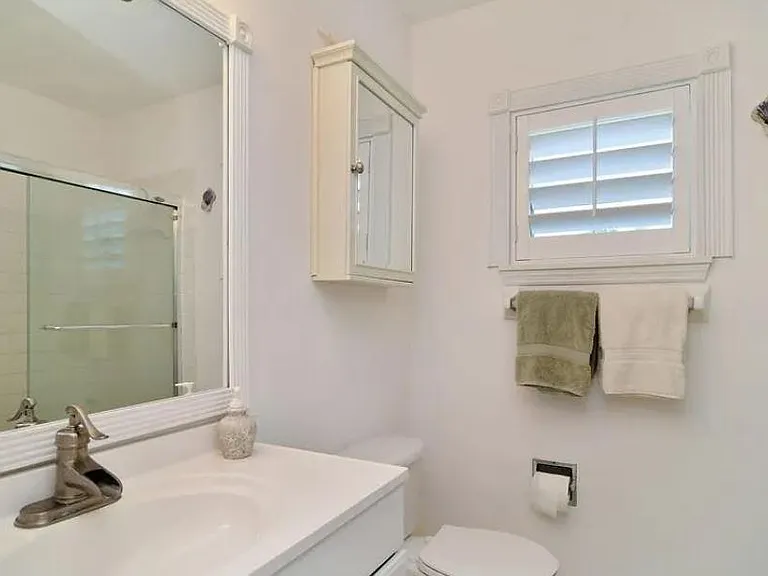 13603 S Indian River Dr #LOWER — Photo 5