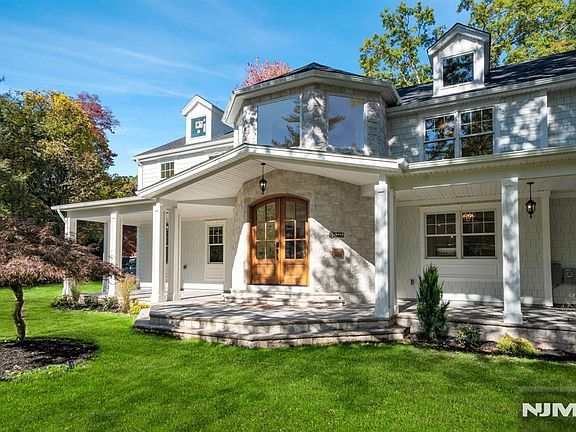 3rd image of 115 Morris Avenue
