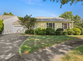 15 Bank St #15, New Canaan, CT 06840