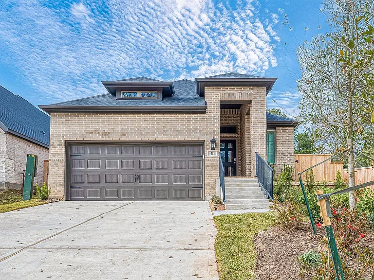 213 McCrea Ct — Photo 2