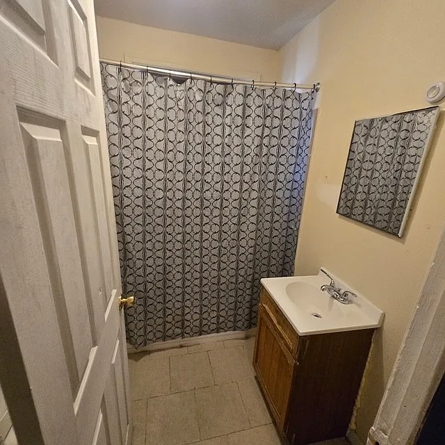 3 bed, 1006 sqft, $1,895 — Photo 3