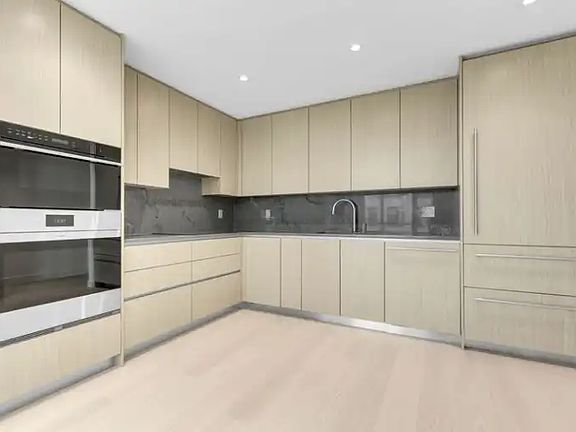 5th image of 777 Harbour Ave #502