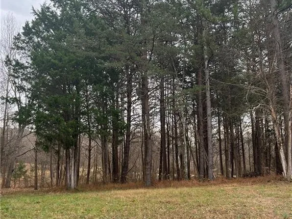 2700 Edenridge Dr, High Point, NC 27265