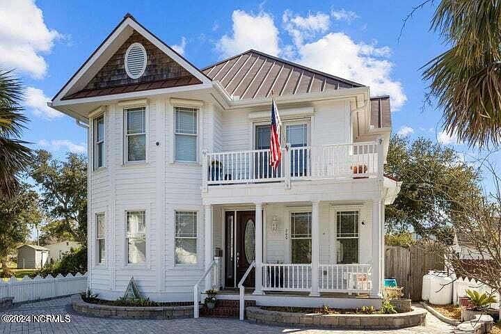 1st image of 200 Fulford Street
