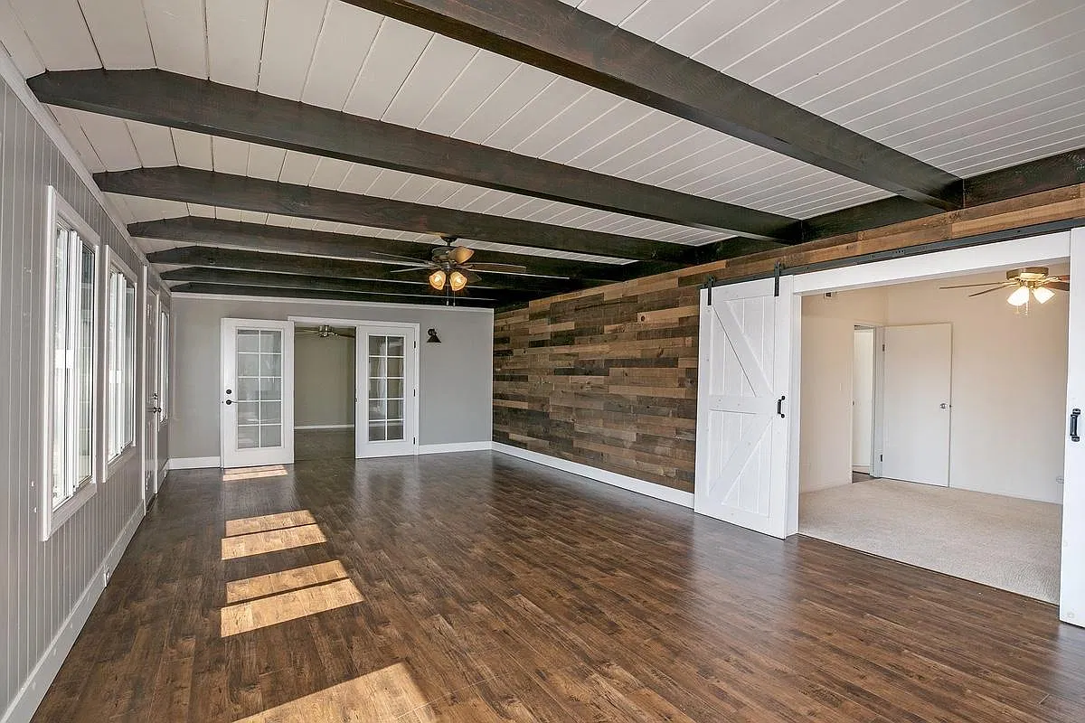 1480 Louden Ln — Photo 2