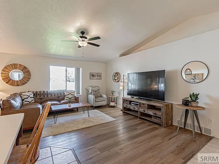 3835 Heartland Cir — Photo 4