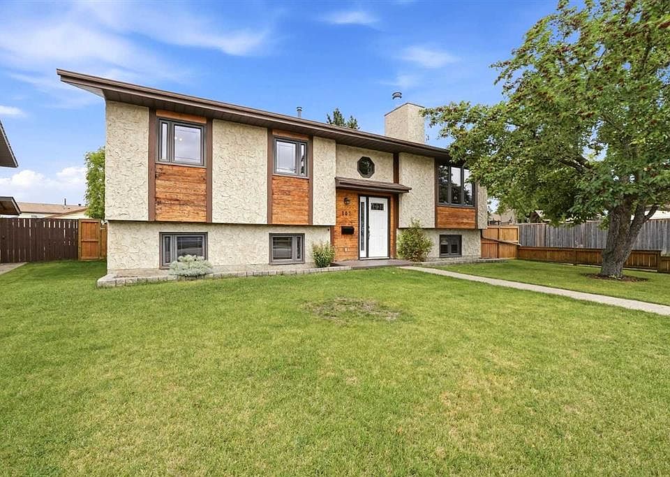 1st image of 102 SW Richards Cres