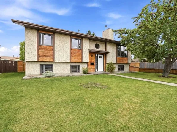 102 SW Richards Cres, Red Deer, AB T4P 3B8