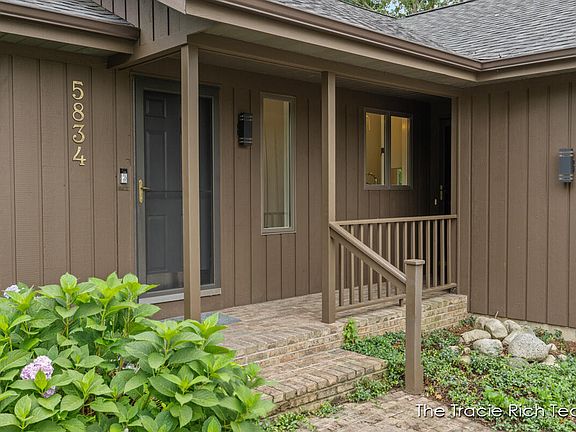 4th image of 5834 Rollaway Dr NE