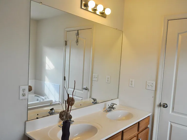 105 Margaret Ct — Photo 12