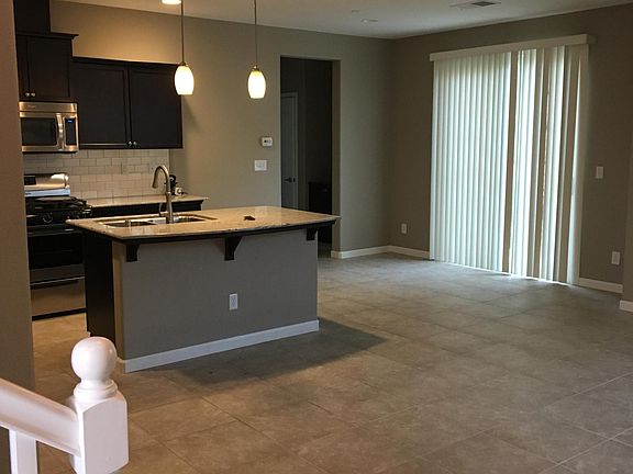 Kitchen & dining area
