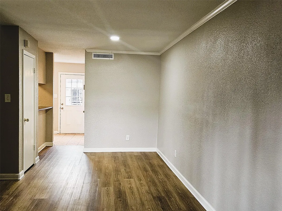 Building Photo - 6111 Beverly Hill St #23
