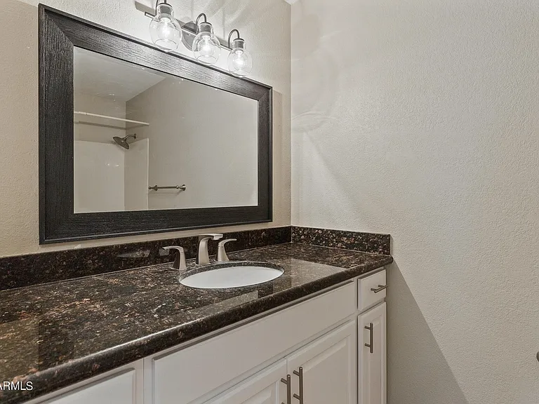 2105 N Los Altos Dr #4 — Photo 15