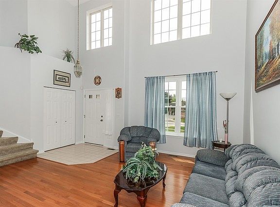 4th image of 6 E Le Moyne Ave