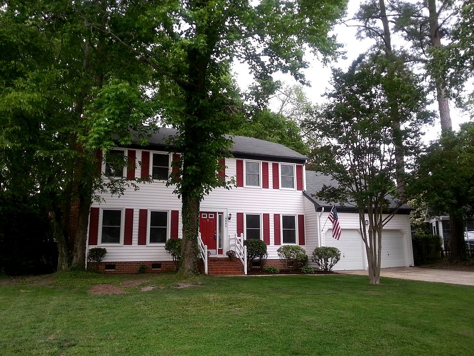 Estate-like front lawn