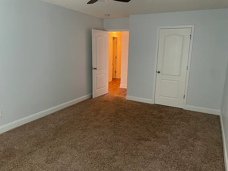 1054 Blakewood Ct — Photo 12