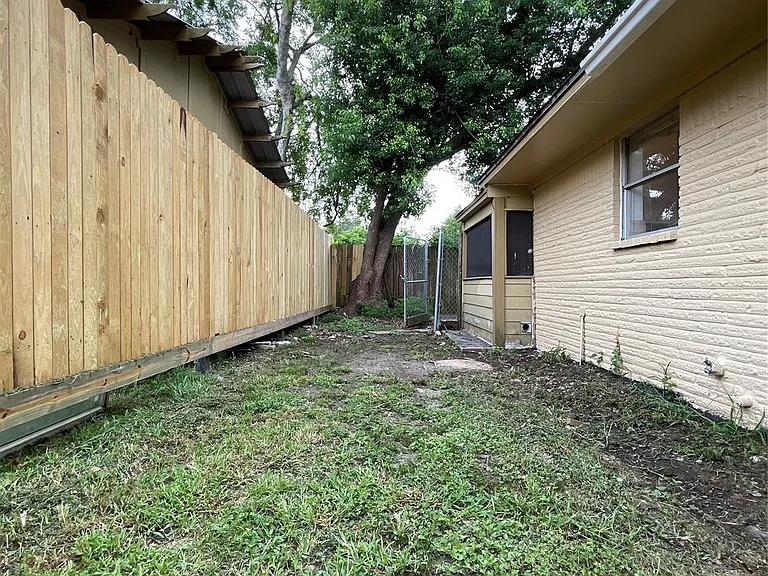 4803 Geraldine St — Photo 43
