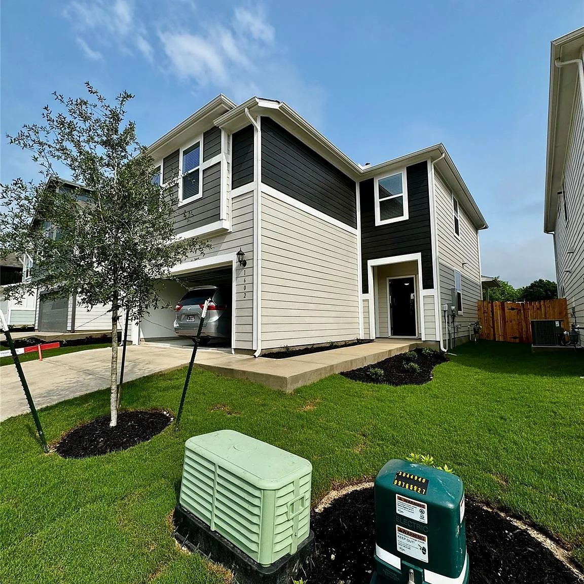 4 bed, 2.5 bath, 2053 sqft, $2,299 — Photo 2