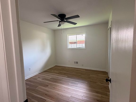 5th image of 405 W 6th St