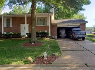 6412 Walnut Valley Dr, High Ridge, MO 63049