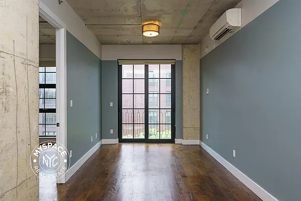 Rented by MySpaceNYC | media 87