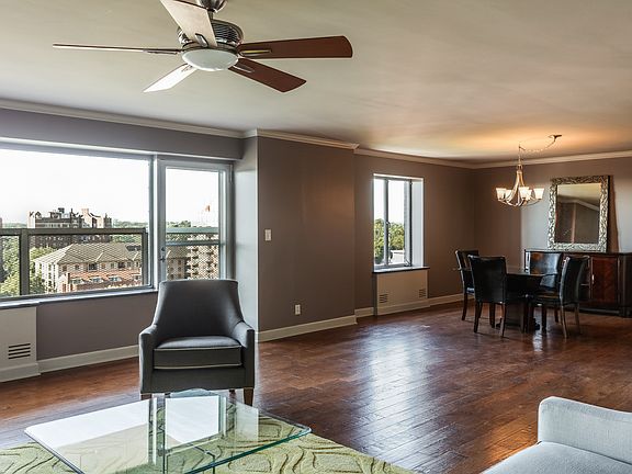 5th image of 221 W 48th St APT 1801