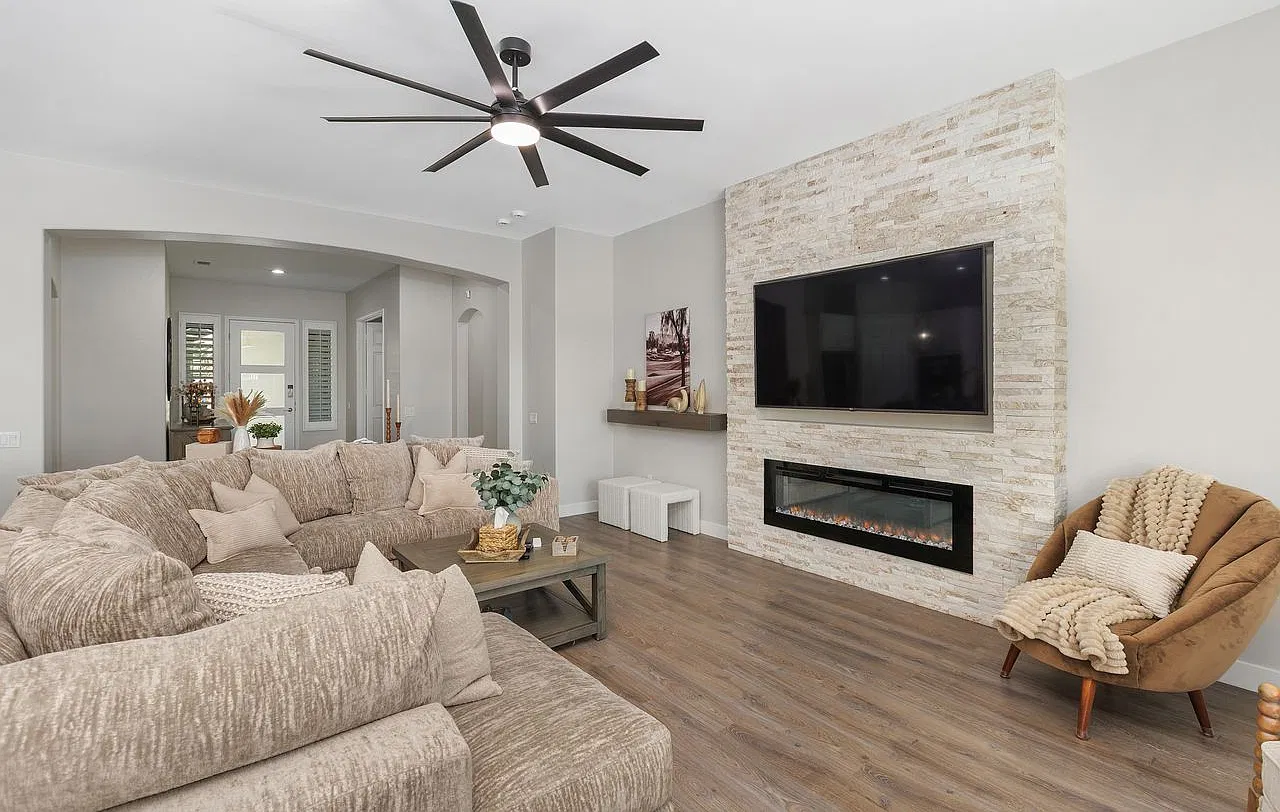 3 bed, 2376 sqft, $7,500 — Photo 2