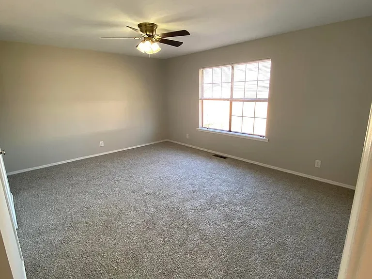 2124 Jefferson Pl — Photo 15