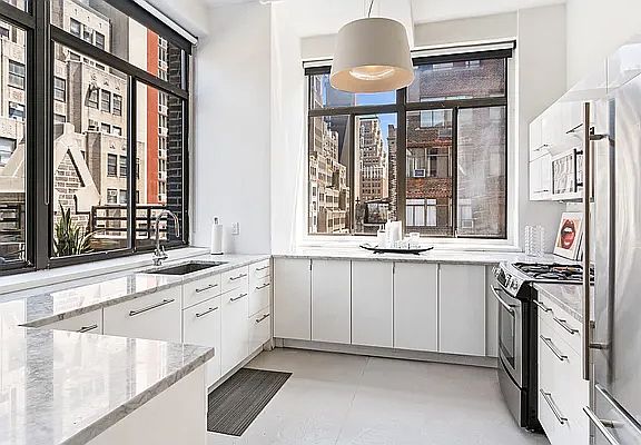 2nd image of 360 W 36th St APT 10NE