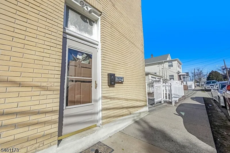 2 bed, 1.0 bath, $2,300 — Photo 3