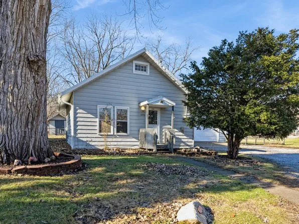 3906 E 32nd St, Des Moines, IA 50317
