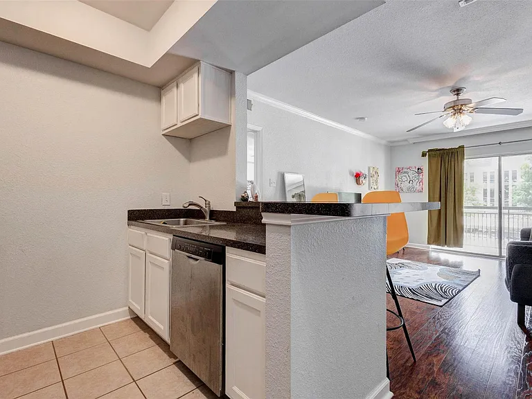 4515 Briar Hollow Pl #215 — Photo 8