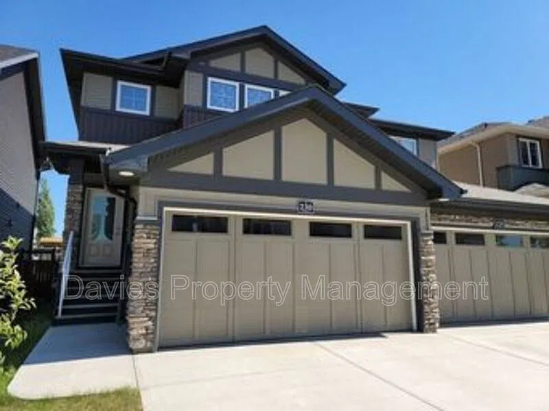 3 bed, 2.5 bath, 1599 sqft, $2,300 — Photo 1