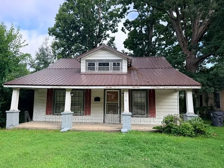 1316 S Chestnut St — Photo 1