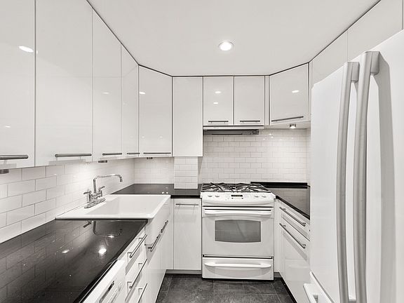 3rd image of 53 E 75th St APT 1G