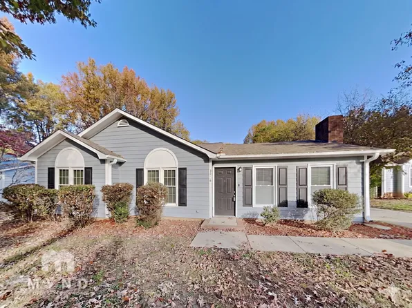 5716 Lambrook Ct, Charlotte, NC 28269