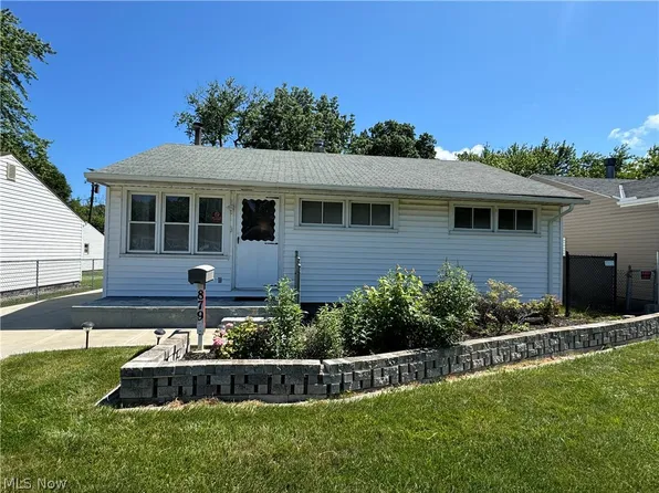 879 Waverly Rd, Eastlake, OH 44095