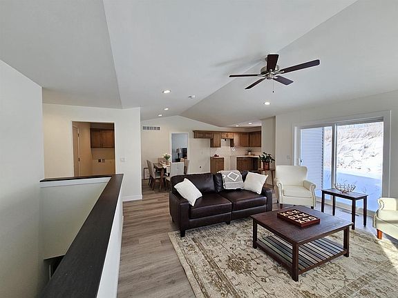 5th image of 512 Village Lane
