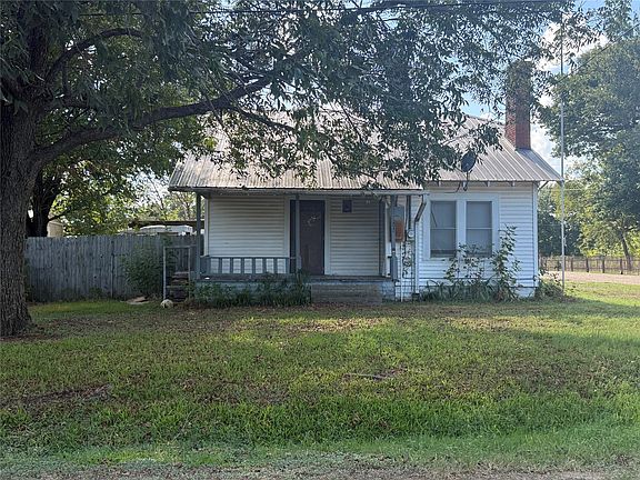 3rd image of 302 S Hogg St