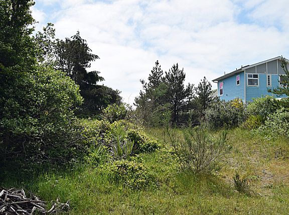 4th image of 301 Marine View Dr SW