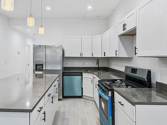 5th image of 629 N Lockwood Ave