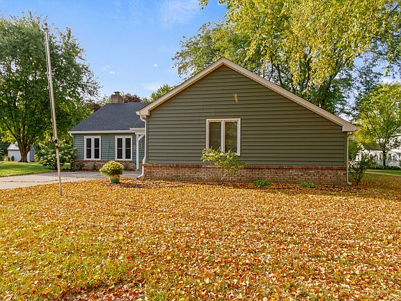 3rd image of 246 Yorkshire Cir