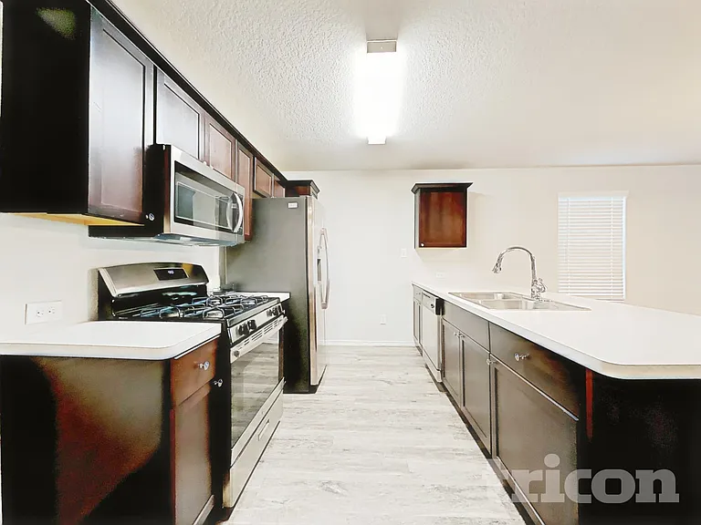 9736 Marbach Brk — Photo 5