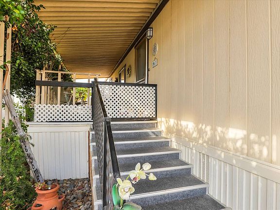 5th image of 275 Burnett Ave #34