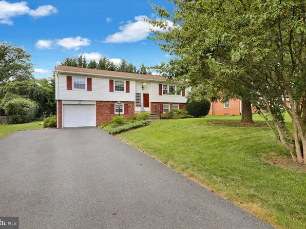 1609 Santa Barbara Dr, Lancaster, PA 17601