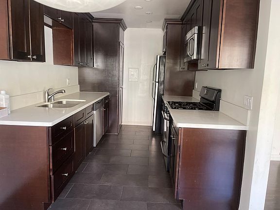 3rd image of 1105 S Barrington Ave #1