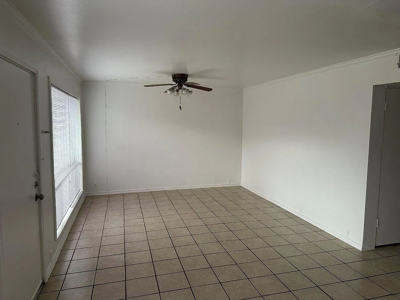 2 bed, 1.0 bath, 880 sqft, $1,300 — Photo 2
