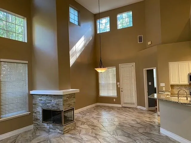 3 bed, 2.5 bath, 1668 sqft, $2,485 — Photo 4